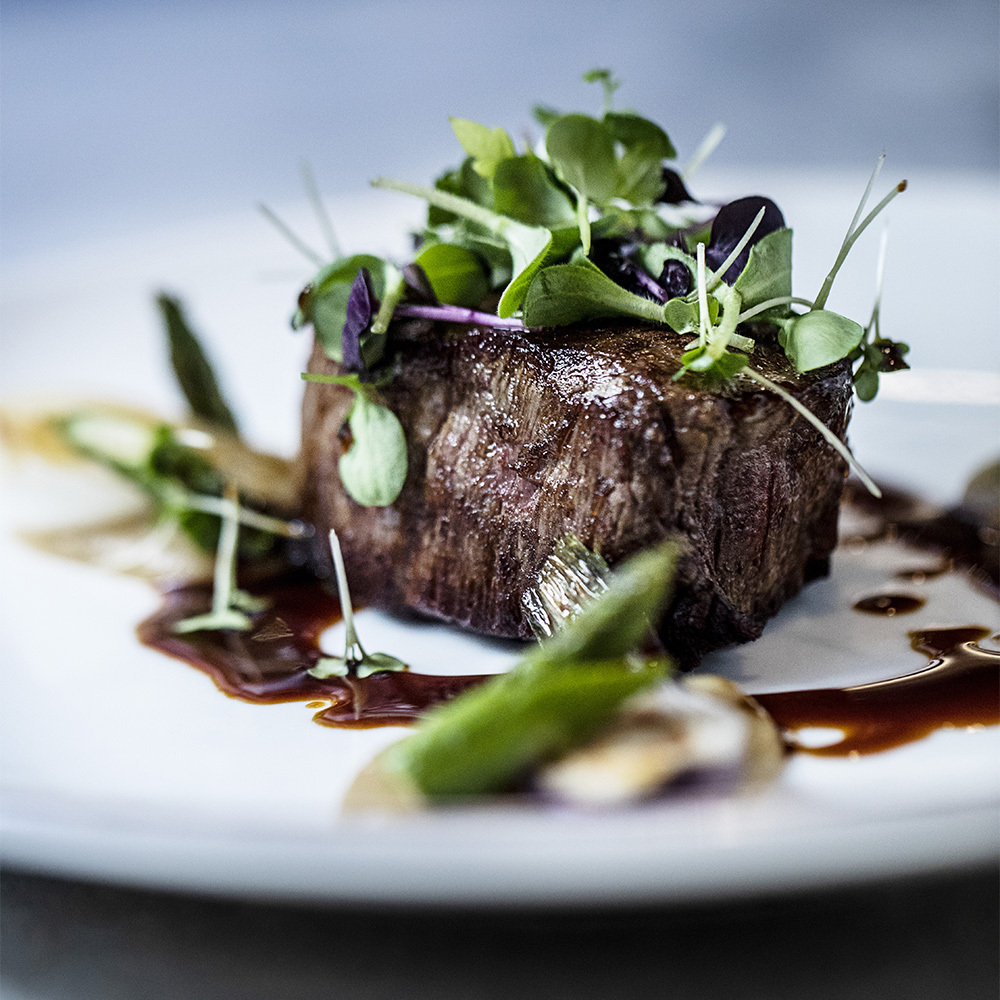 lähikuva Scandic Laajavuoren ravintolan pihviannoksesta